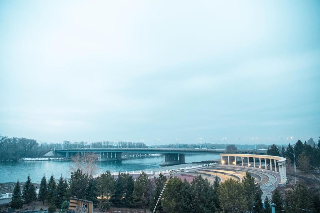 Royal Bv Hotell Ustʼ-Kamenogorsk Exteriör bild