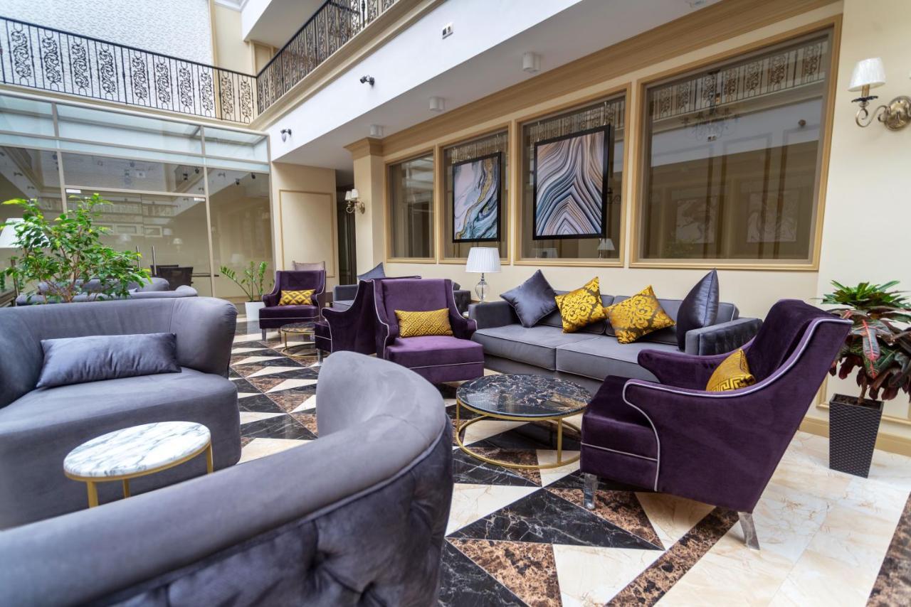 Royal Bv Hotell Ustʼ-Kamenogorsk Exteriör bild