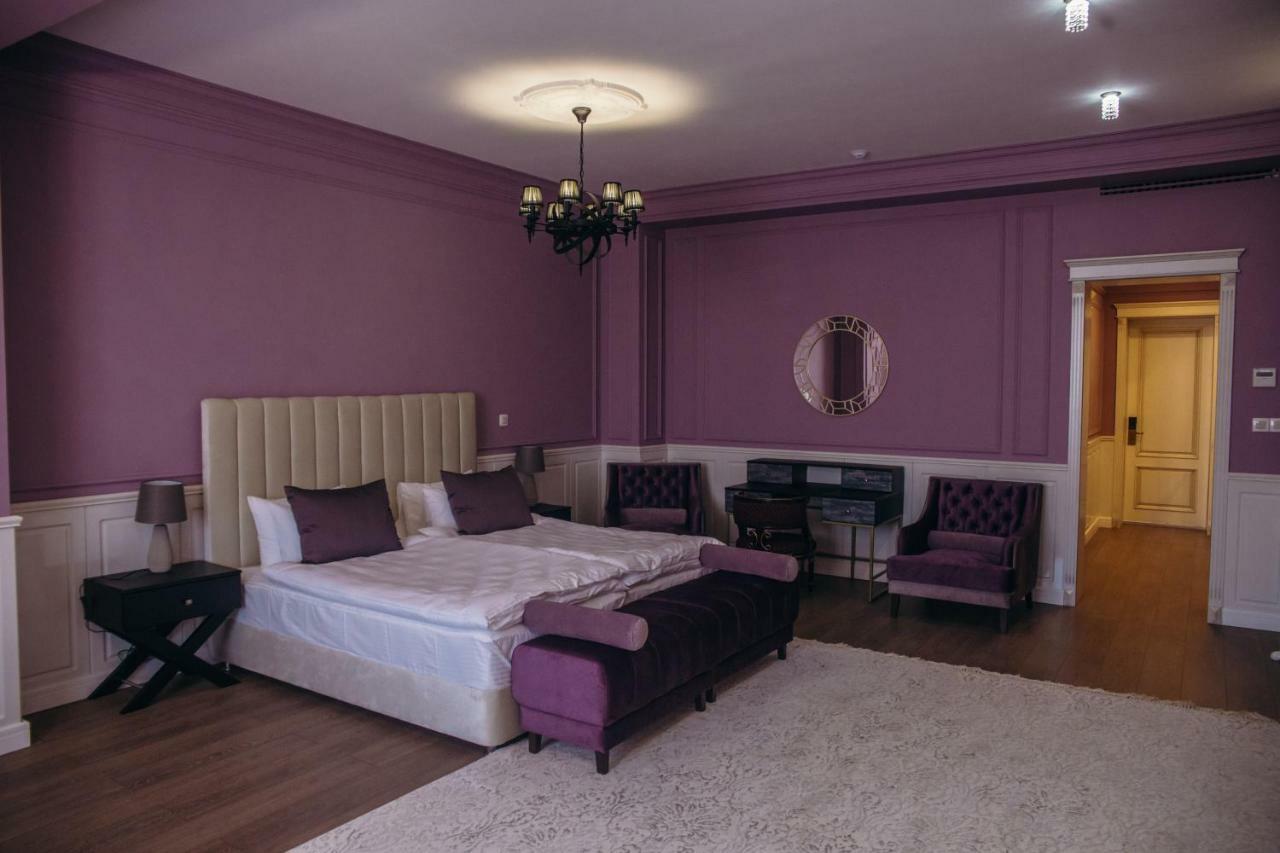 Royal Bv Hotell Ustʼ-Kamenogorsk Exteriör bild