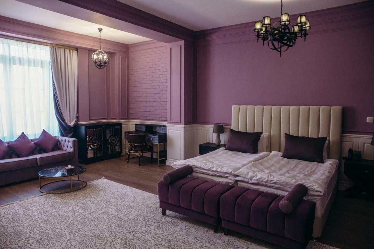 Royal Bv Hotell Ustʼ-Kamenogorsk Exteriör bild
